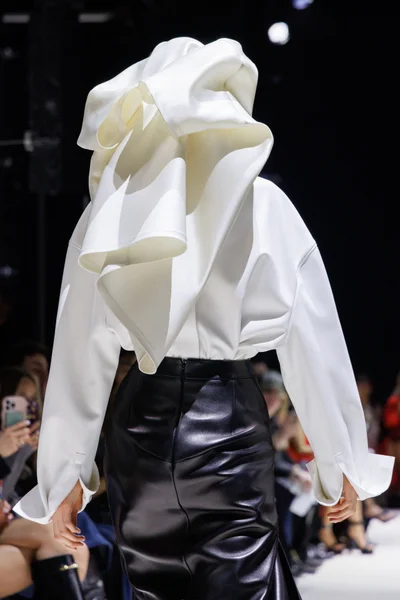 Look 12